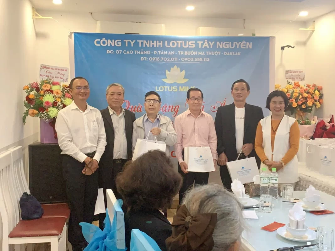 Công ty TNHH Lotus Tây Nguyên đại diện thương hiệu Lotus Milk tri ân các Nhà Giáo Việt Nam ngày 20-11